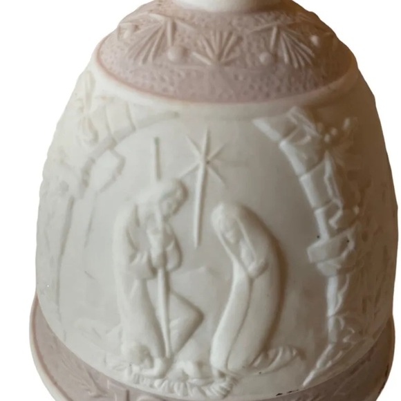 Lladro 1991 Christmas Bell Ornament - Picture 6 of 6